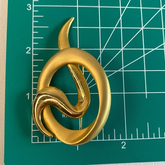 Casual Corner Gold Tone Abstract Brooch - Picture 8 of 8